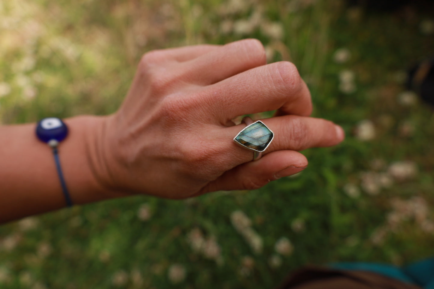 Anillo “prisma” labradorita