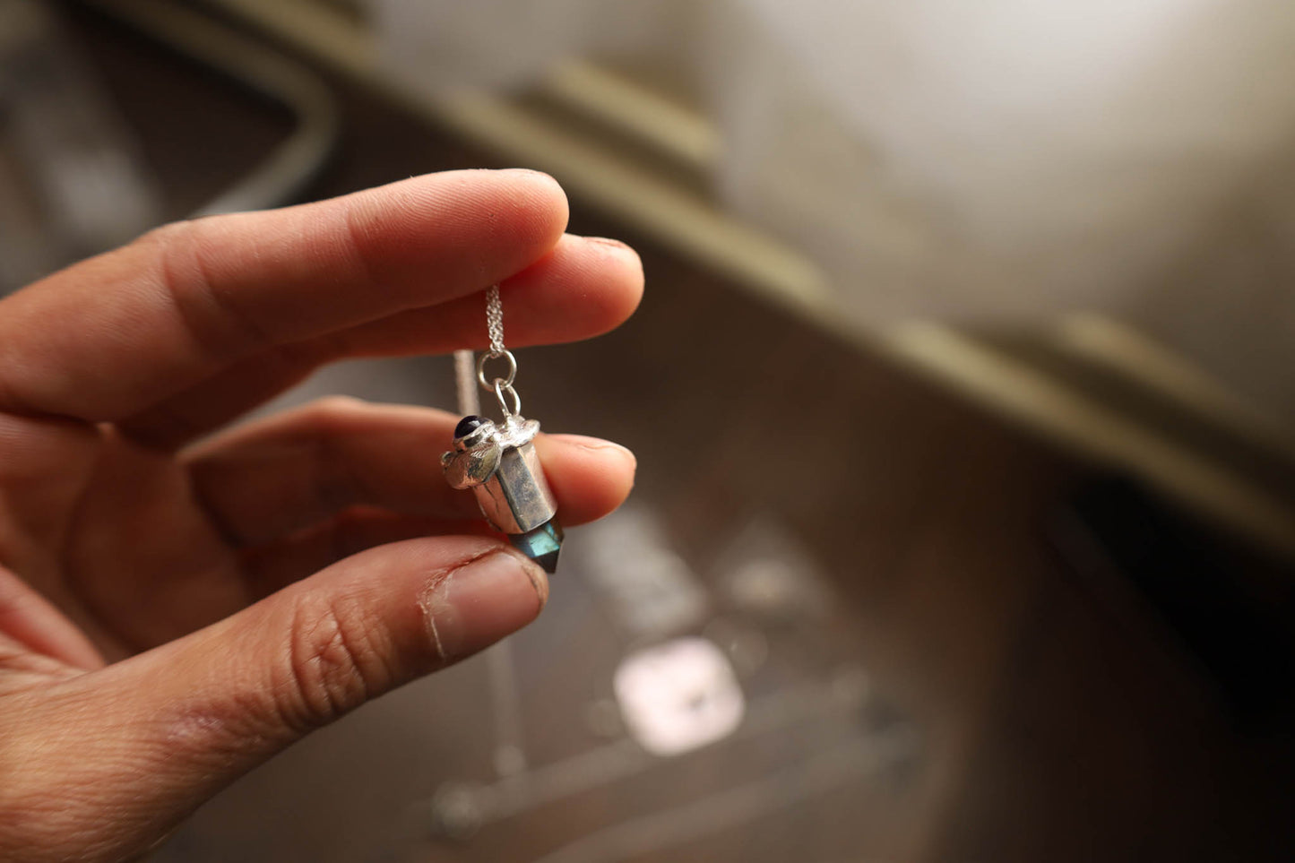 Amuleto honguito labradorita onix