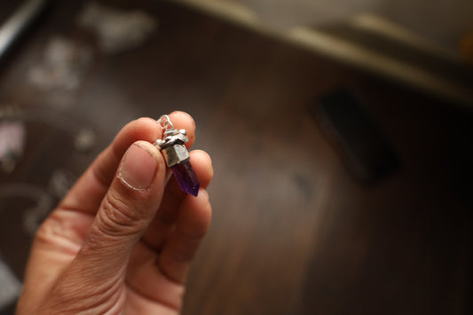 amuleto de honguito con piedras