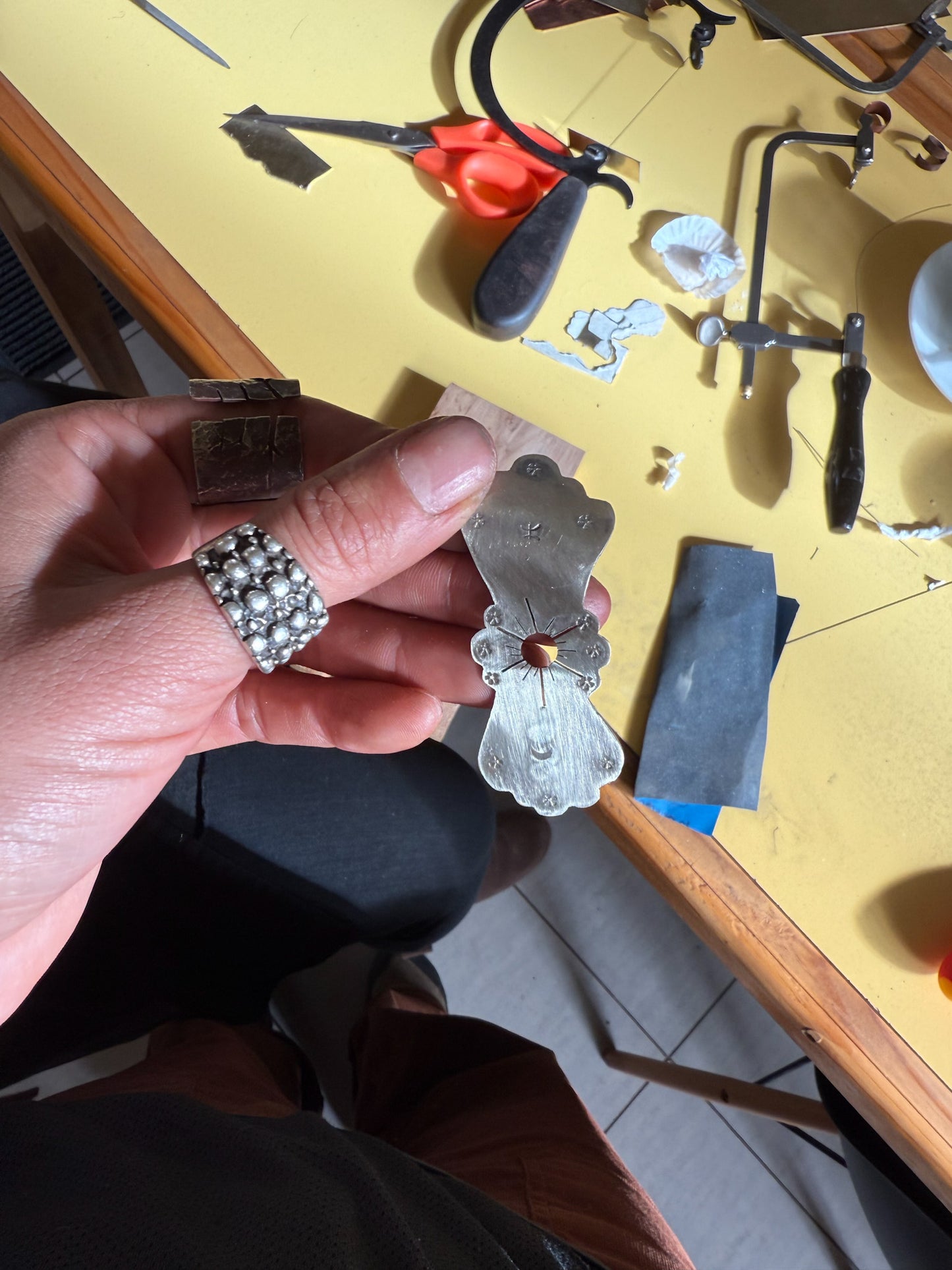 Taller de anillos texturizados