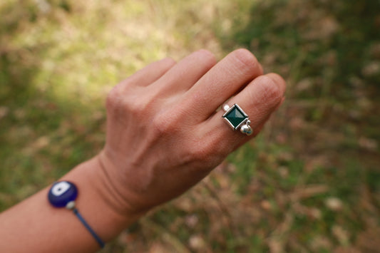 Anillo ónix verde pelotas