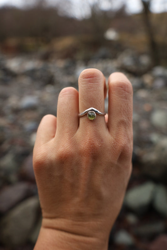 Anillo cumbre peridoto