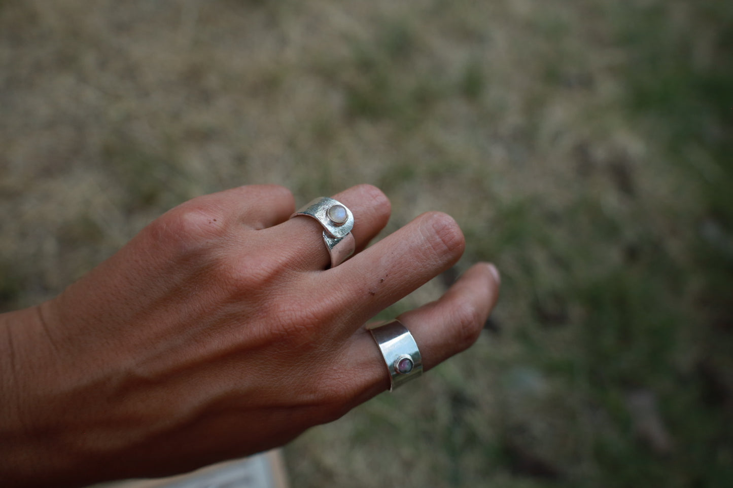 Anillo textura piedra luna