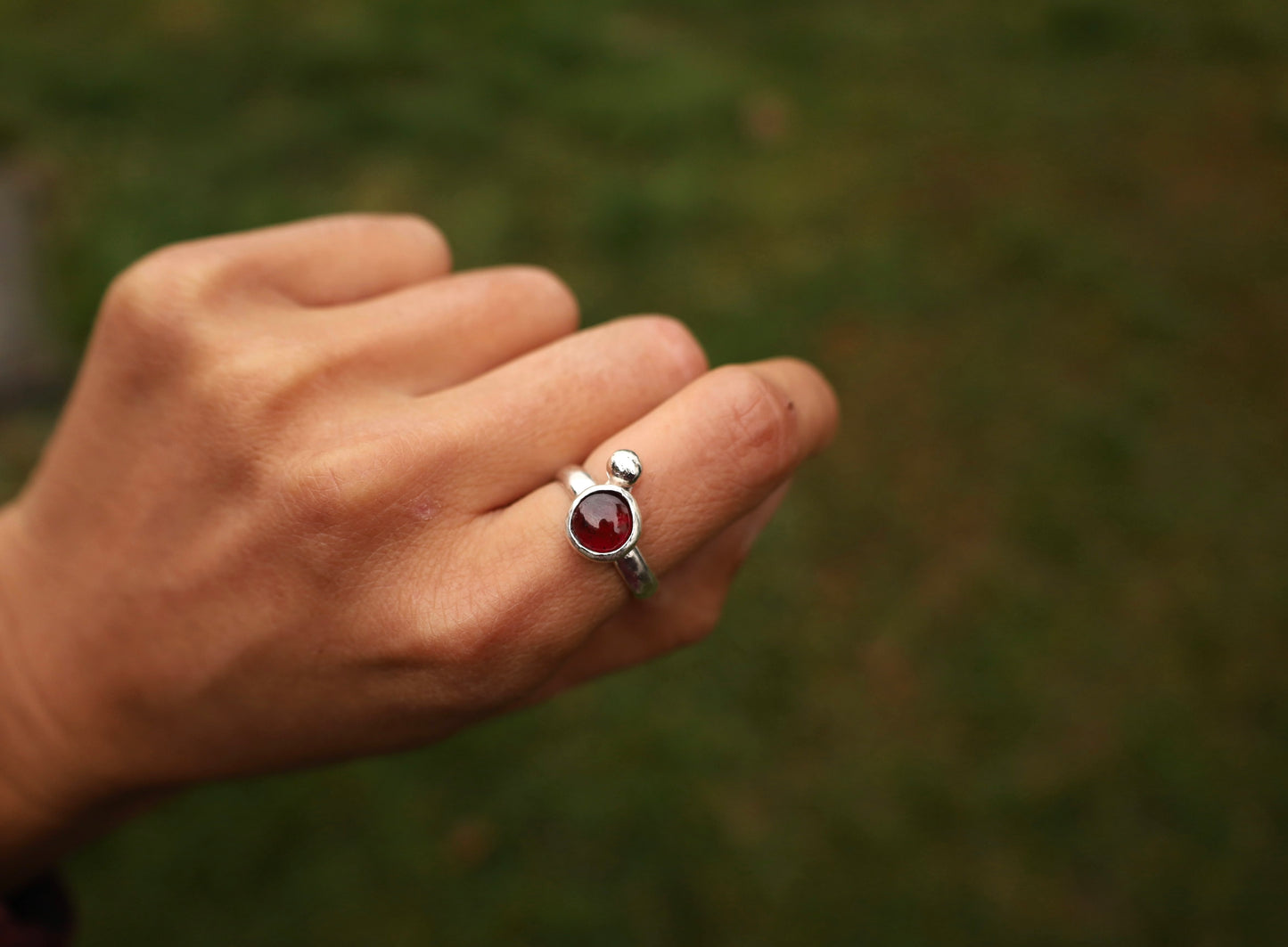 Anillo granate