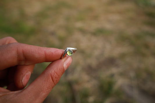 Anillo peridoto