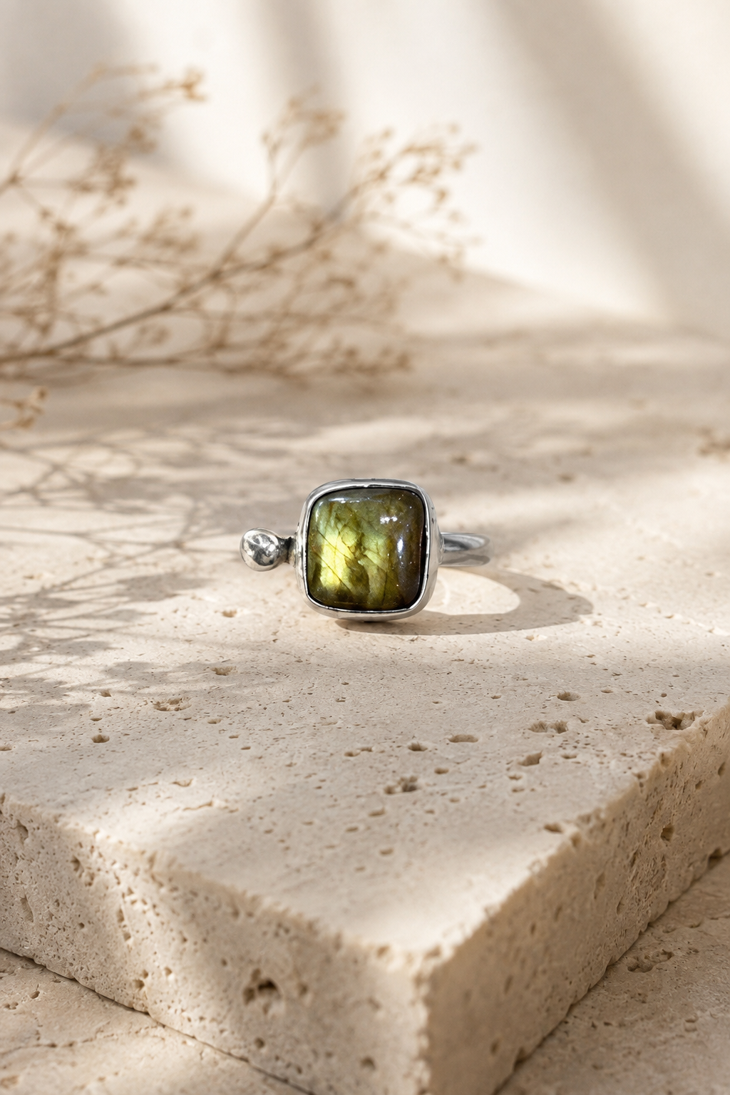 Anillo labradorita