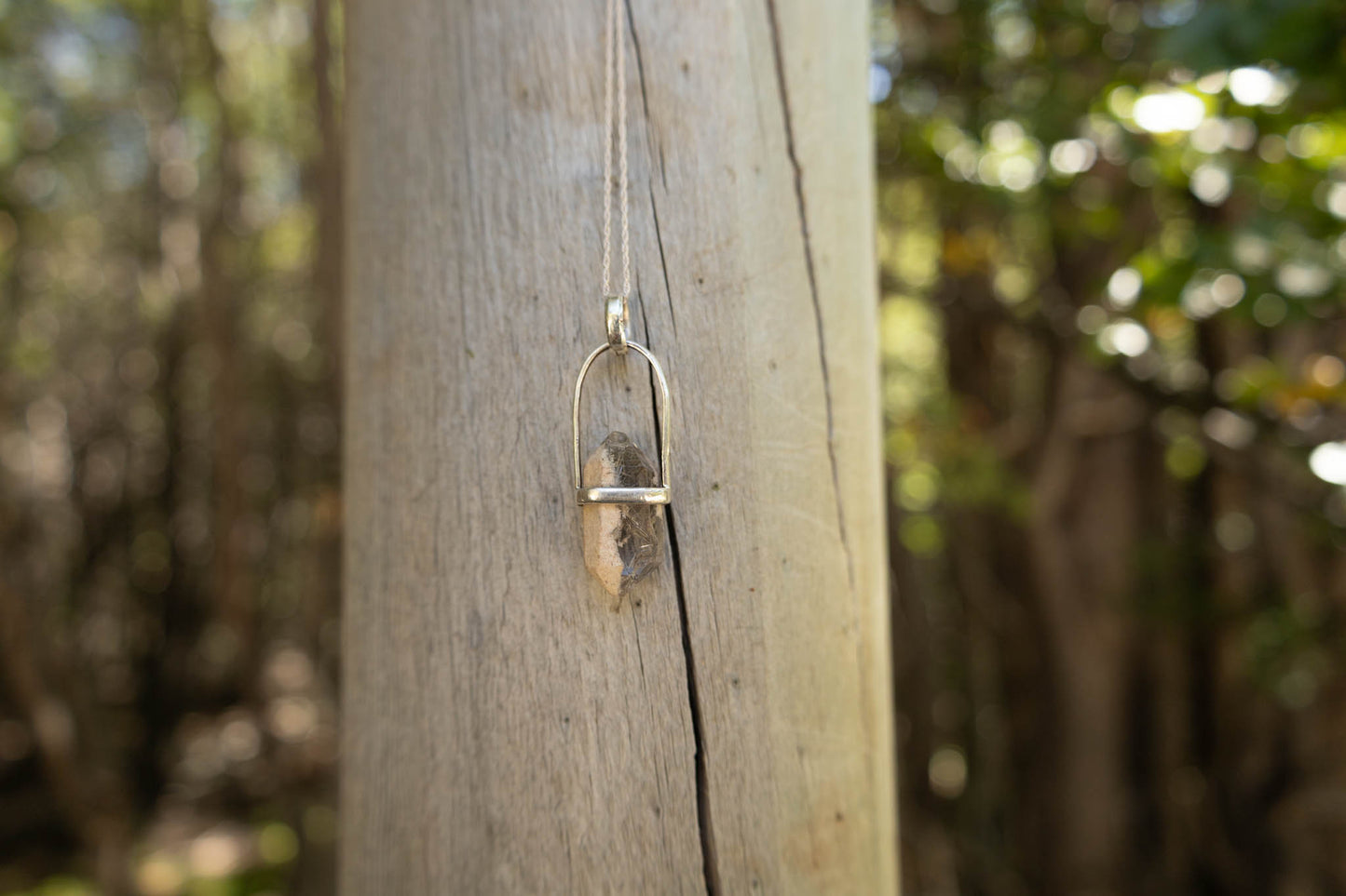 Amuleto cuarzo inclusiones