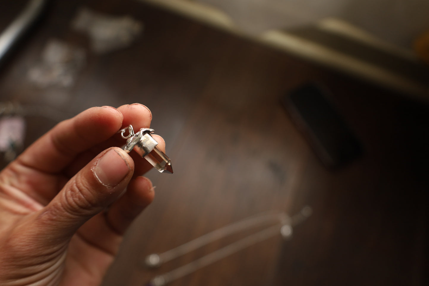 amuleto de honguito con piedras