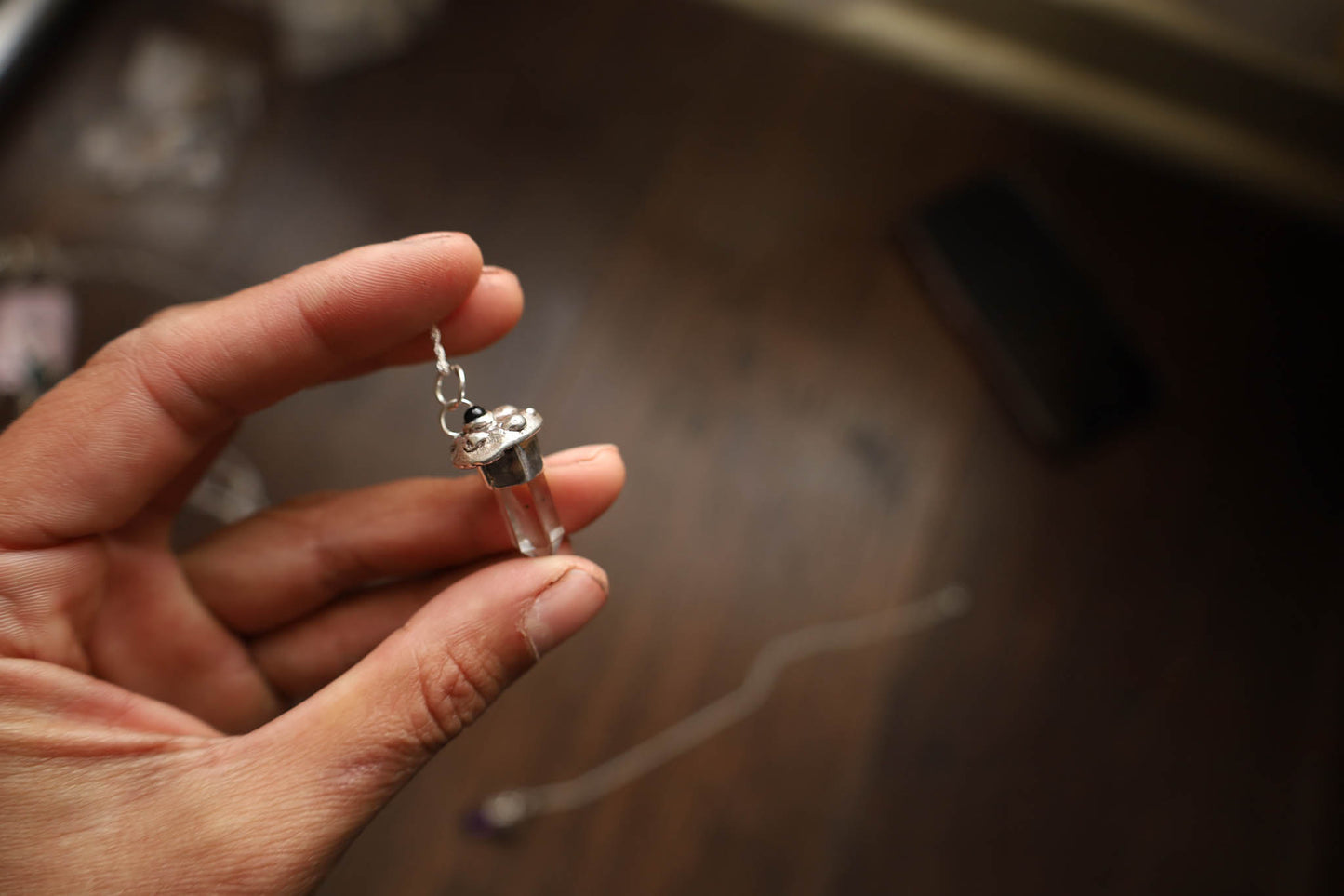 Amuleto honguito cuarzo blanco/onix