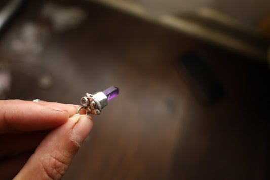 amuleto de honguito con piedras