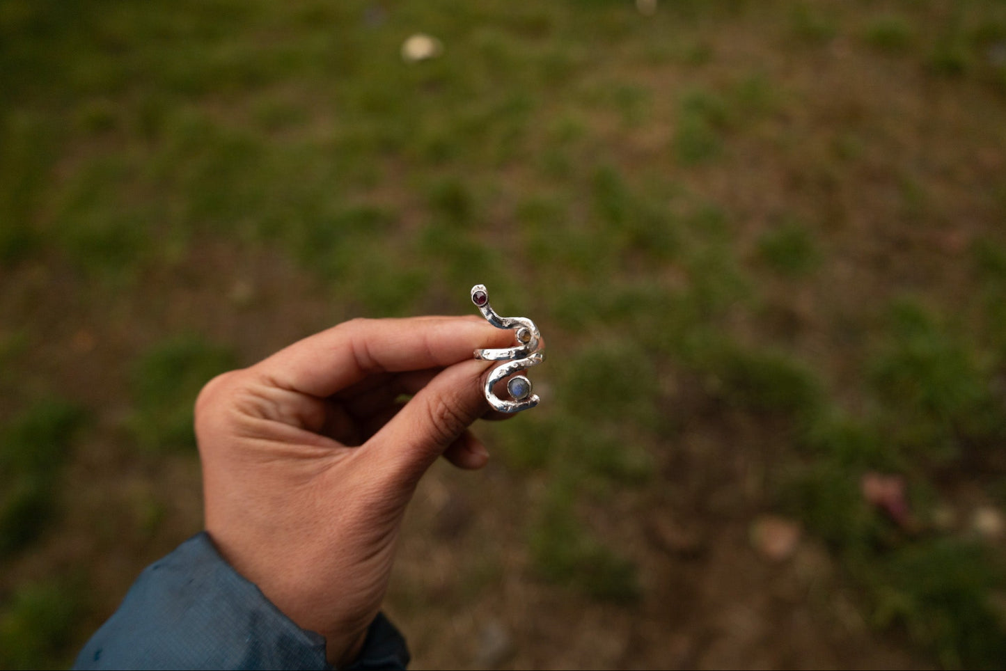 Anillo Kundalini 3 piedras