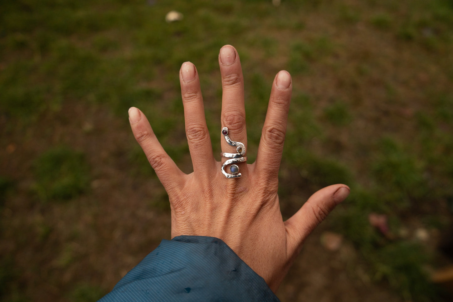 Anillo Kundalini 3 piedras