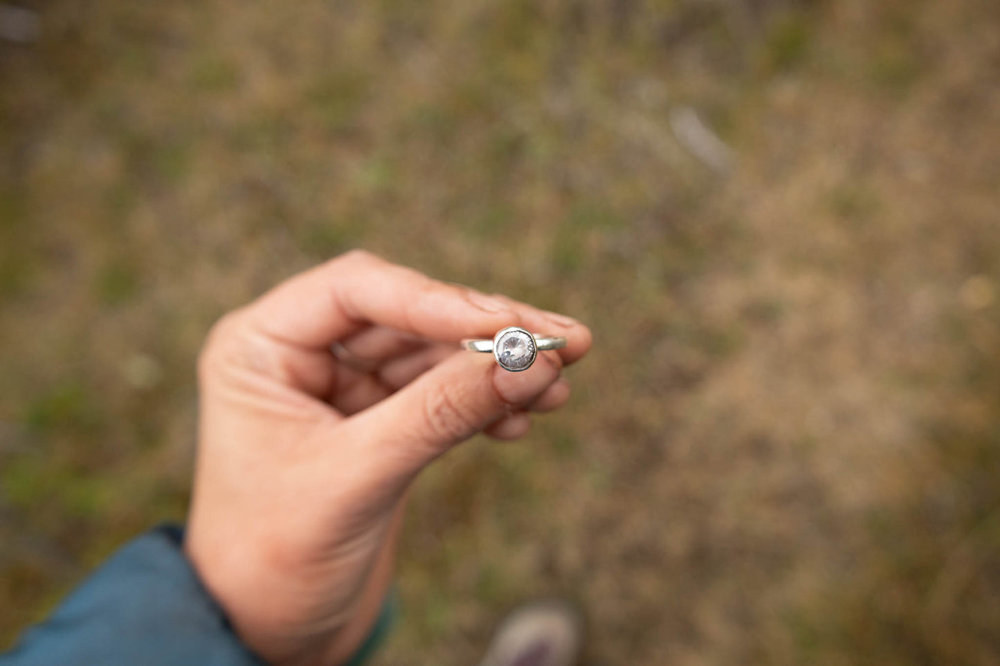 Anillo solitario Circón