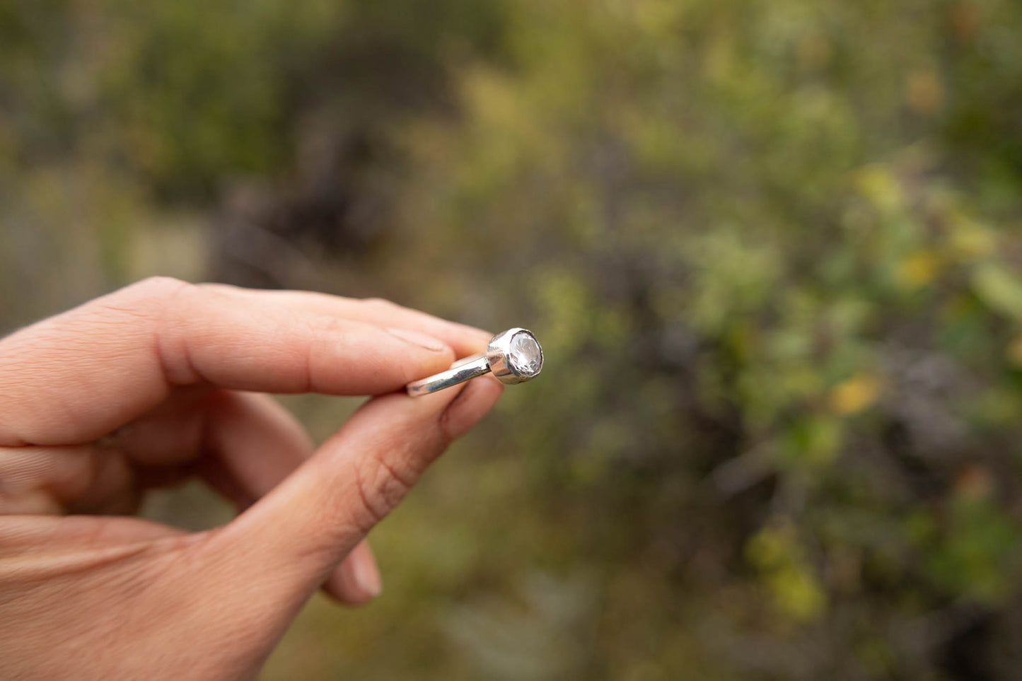 Anillo solitario Circón