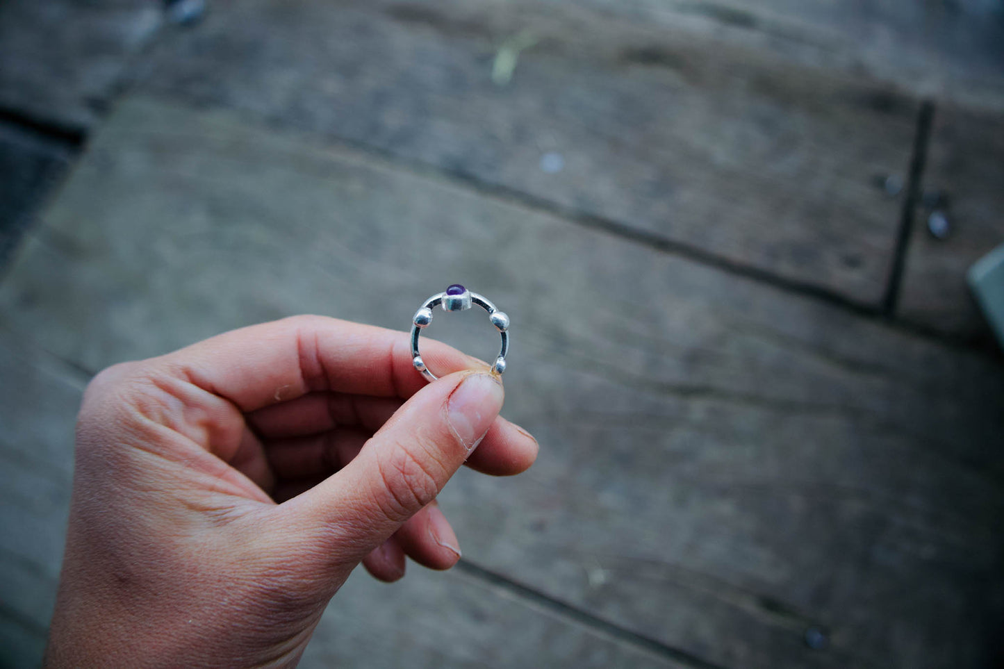 Anillo bolitas amatista