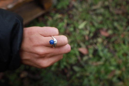 Anillo "Cumbre" lápizlazuli