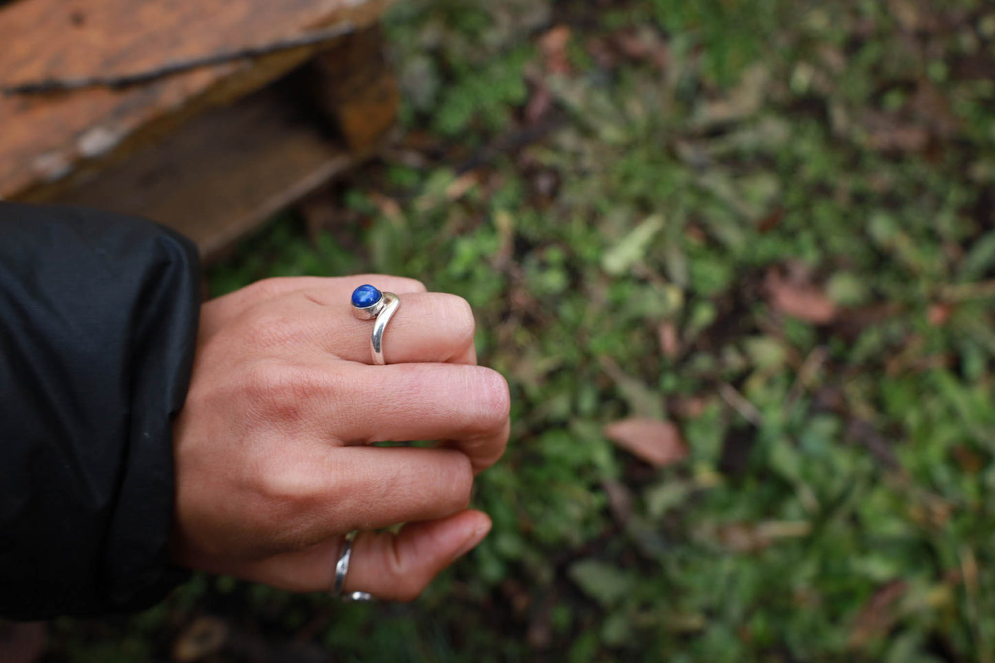 Anillo "Cumbre" lápizlazuli